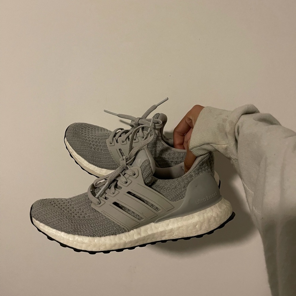 ADIDAS Ultraboosts size size 4.5Y (6.5 in women)